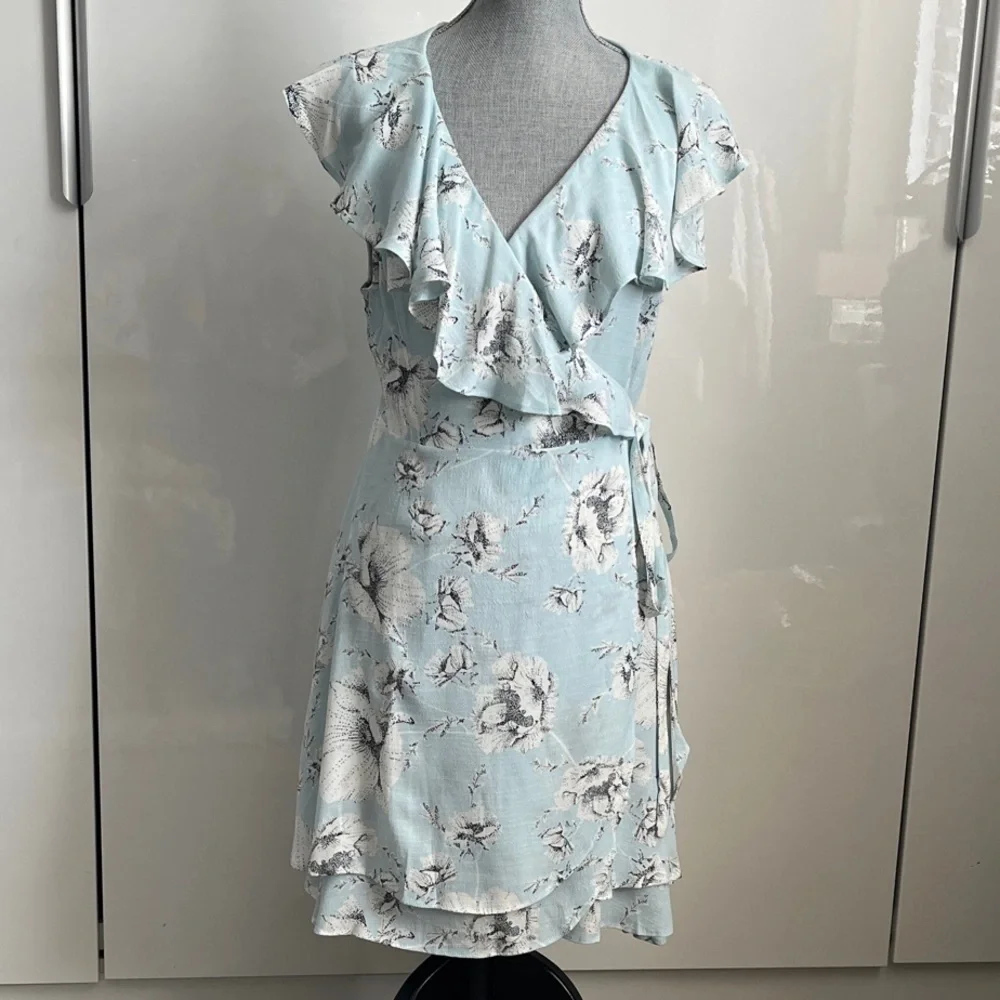 FREE PEOPLE NWOT Floral Ruffle Midi Wrap Dress in Light Blue and White, Size L - Picture 3 of 15